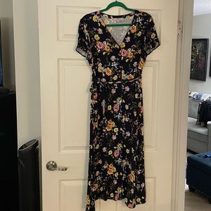 🌺 LOFT Button-up Navy Floral Midi dress. L.